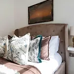 Madestays Premium Knightsbridge Townhouse
